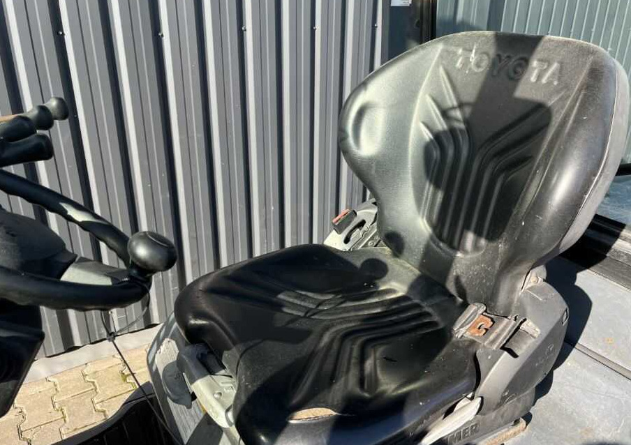 Toyota 8FDF30 - Дизел вилушкар: слика 5 Toyota 8FDF30 - Дизел вилушкар: слика 5