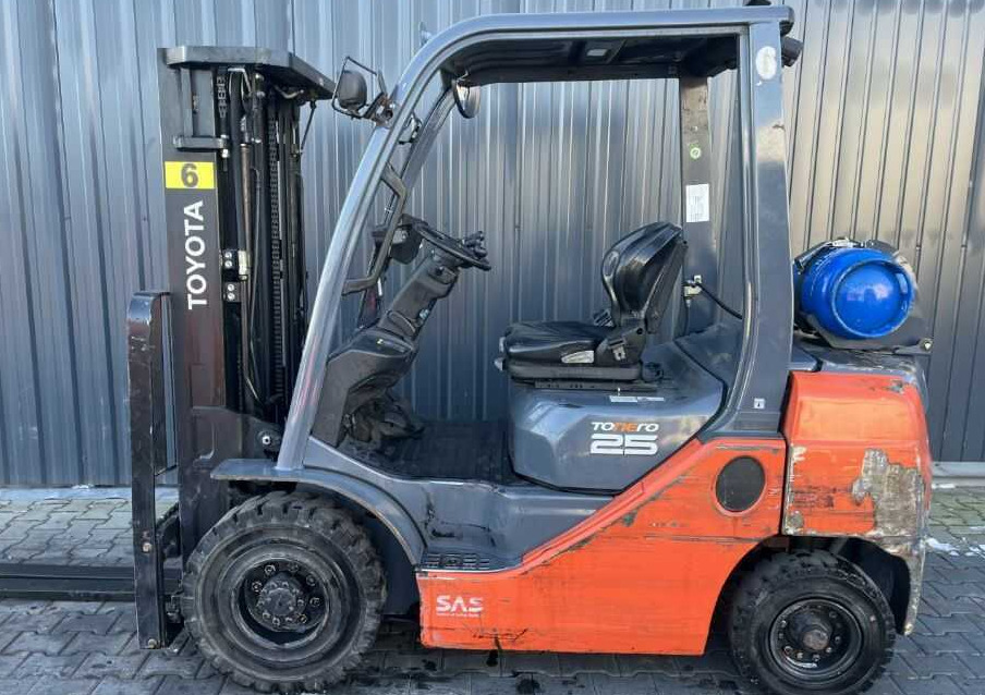 Toyota 8FGF25 - Плински вилушкар: слика 2 Toyota 8FGF25 - Плински вилушкар: слика 2