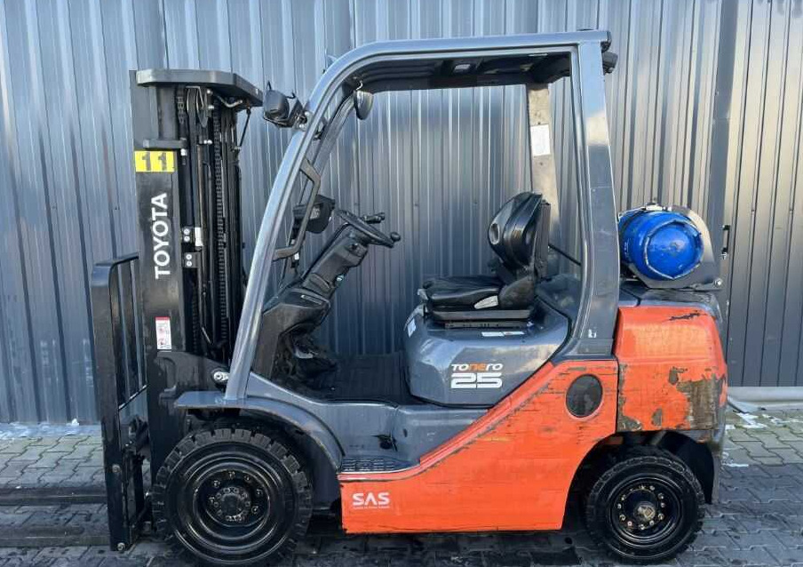 Toyota 8FGF25 - Плински вилушкар: слика 2 Toyota 8FGF25 - Плински вилушкар: слика 2