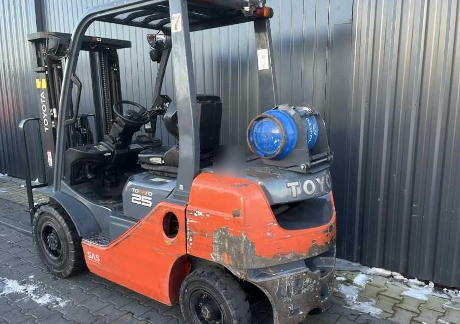 Toyota 8FGF25 - Плински вилушкар: слика 3 Toyota 8FGF25 - Плински вилушкар: слика 3