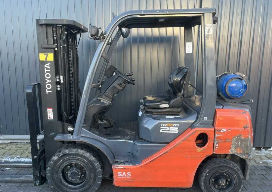 Toyota 8FGF25 - Плински вилушкар: слика 2 Toyota 8FGF25 - Плински вилушкар: слика 2