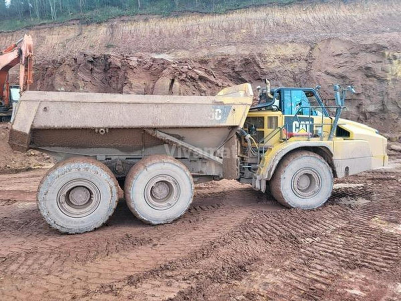 Caterpillar 745C - Градинарски ситнач за земја: слика 1 Caterpillar 745C - Градинарски ситнач за земја: слика 1