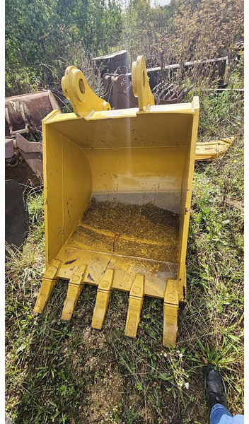 Komatsu PC200 - Корпа: слика 2 Komatsu PC200 - Корпа: слика 2