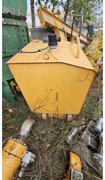 Liebherr R954CHD Li - Резервоар за гориво: слика 2 Liebherr R954CHD Li - Резервоар за гориво: слика 2