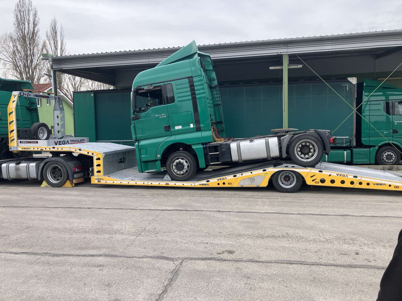 1 AXLE ARLA TRUCK CARRIER  - Автотранспортна полуприколка: слика 2 1 AXLE ARLA TRUCK CARRIER  - Автотранспортна полуприколка: слика 2