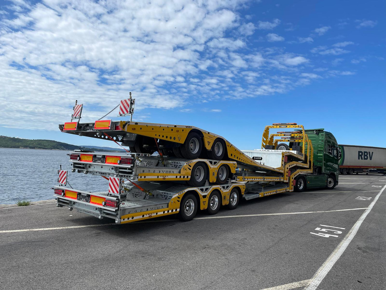 VEGA-3 (TRUCK CARRIER)  - Автотранспортна полуприколка: слика 2 VEGA-3 (TRUCK CARRIER)  - Автотранспортна полуприколка: слика 2