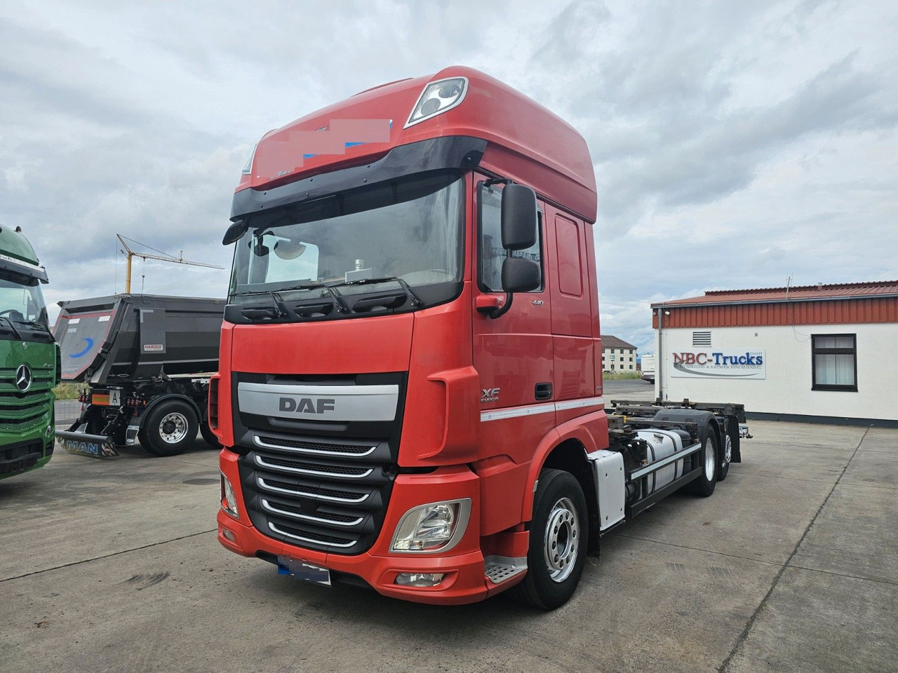 DAF XF 440 FAR * MUTLI * 2X TANK * RETARDER * STANDH - Транспортер на контејнер/ Камион со променливо тело: слика 1 DAF XF 440 FAR * MUTLI * 2X TANK * RETARDER * STANDH - Транспортер на контејнер/ Камион со променливо тело: слика 1