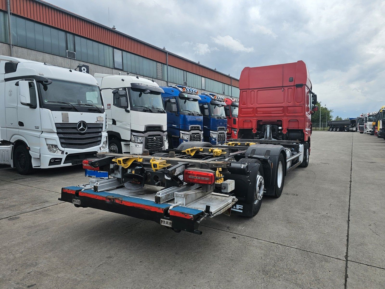 DAF XF 440 FAR * MUTLI * 2X TANK * RETARDER * STANDH - Транспортер на контејнер/ Камион со променливо тело: слика 5 DAF XF 440 FAR * MUTLI * 2X TANK * RETARDER * STANDH - Транспортер на контејнер/ Камион со променливо тело: слика 5
