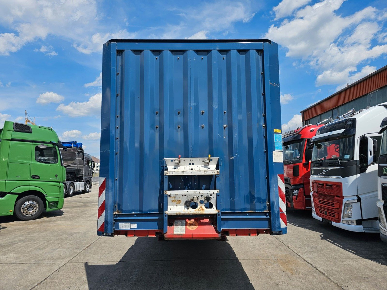 Krone SD / P * PLATEAU * STAHLMATTEN * BPW * RUNGEN * - Полуприколка платформа: слика 2 Krone SD / P * PLATEAU * STAHLMATTEN * BPW * RUNGEN * - Полуприколка платформа: слика 2