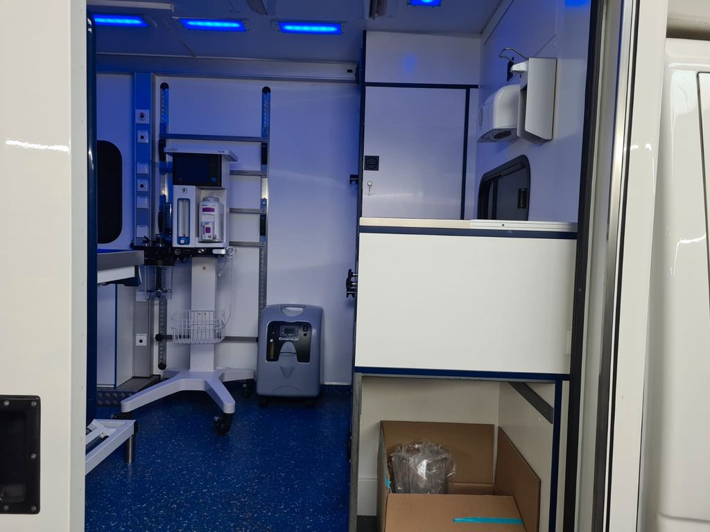 Амбулантно возило Mercedes-Benz RTW / Tierrettung / Tierarzt / OP Mercedes-Benz RTW / Tierrettung / Tierarzt / OP: слика 13 Амбулантно возило Mercedes-Benz RTW / Tierrettung / Tierarzt / OP Mercedes-Benz RTW / Tierrettung / Tierarzt / OP: слика 13