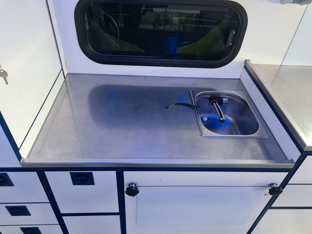 Амбулантно возило Mercedes-Benz RTW / Tierrettung / Tierarzt / OP Mercedes-Benz RTW / Tierrettung / Tierarzt / OP: слика 10 Амбулантно возило Mercedes-Benz RTW / Tierrettung / Tierarzt / OP Mercedes-Benz RTW / Tierrettung / Tierarzt / OP: слика 10