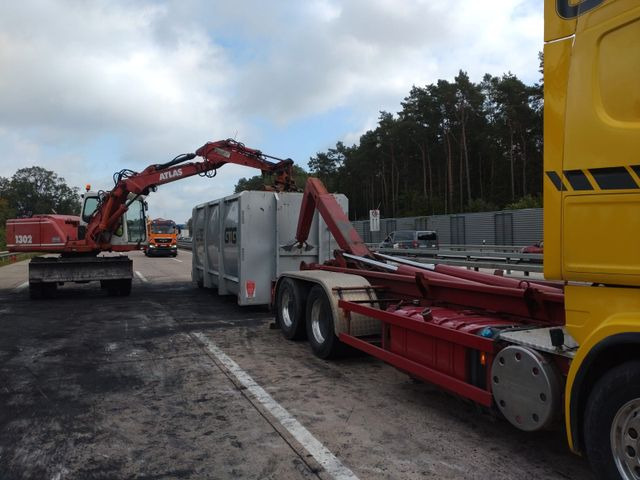 Scania R 730 Abroller voll Luft Scania R 730 Abroller voll Luft - Камион со кука за подигање: слика 2 Scania R 730 Abroller voll Luft Scania R 730 Abroller voll Luft - Камион со кука за подигање: слика 2