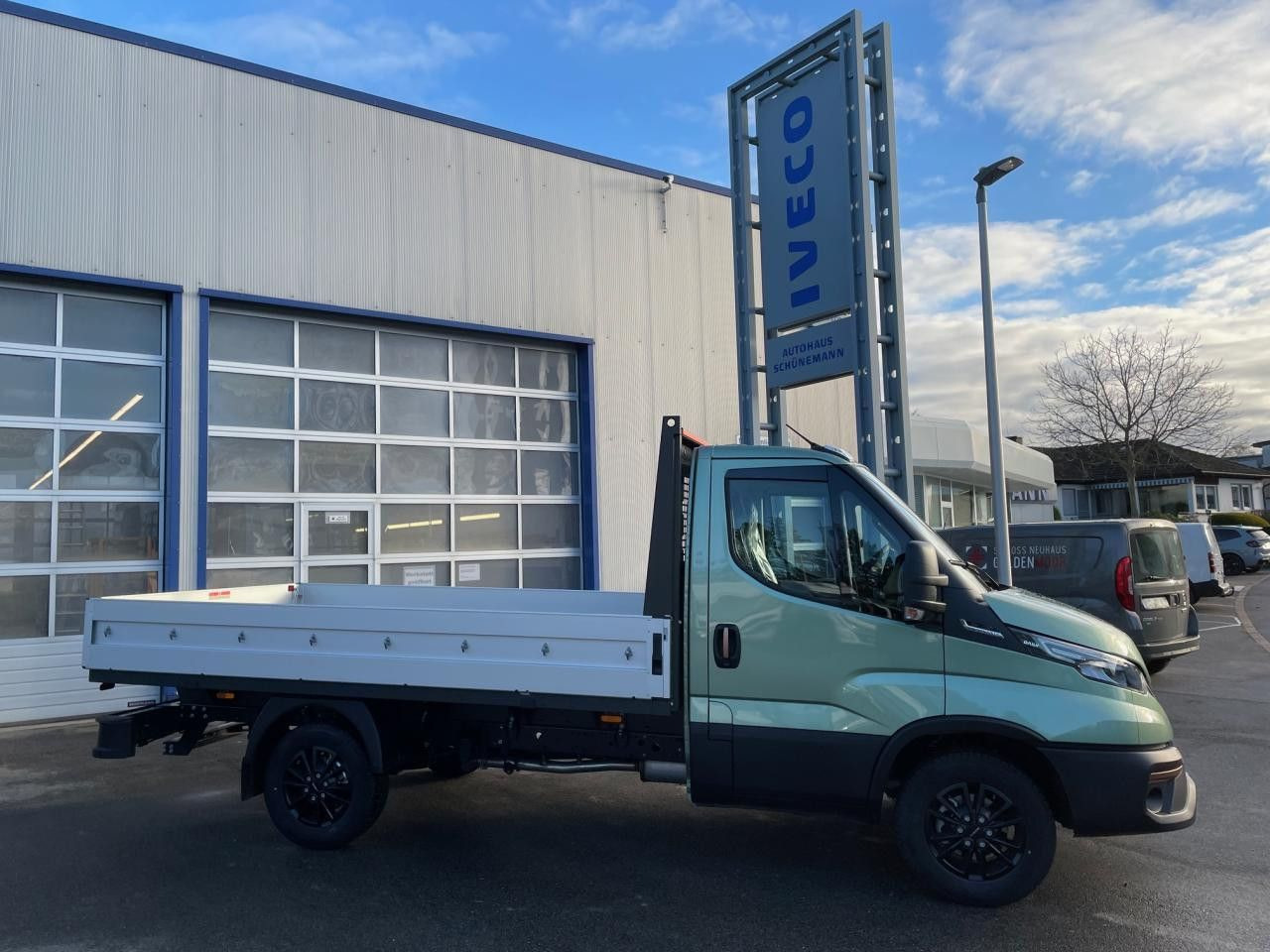 Iveco Daily 35S14A8 Euro6 Klima AHK Navi ZV Iveco Daily 35S14A8 Euro6 Klima AHK Navi ZV - Комбе со отворен сандак: слика 3 Iveco Daily 35S14A8 Euro6 Klima AHK Navi ZV Iveco Daily 35S14A8 Euro6 Klima AHK Navi ZV - Комбе со отворен сандак: слика 3