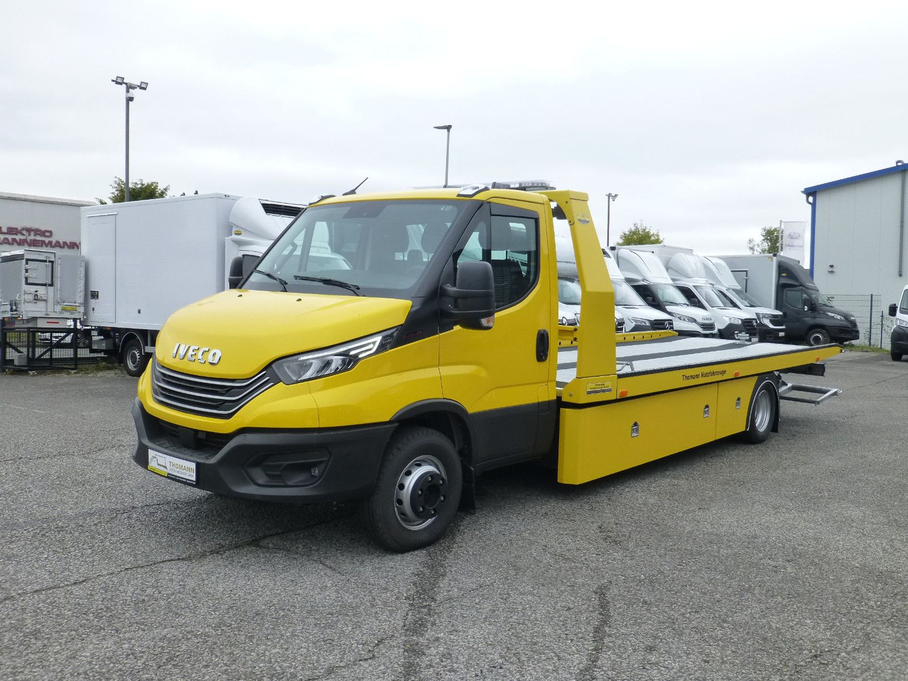 Iveco DAILY 72C18 Schiebeplateu Luftfed Navi Hubbrille - Камион за влечење: слика 2 Iveco DAILY 72C18 Schiebeplateu Luftfed Navi Hubbrille - Камион за влечење: слика 2