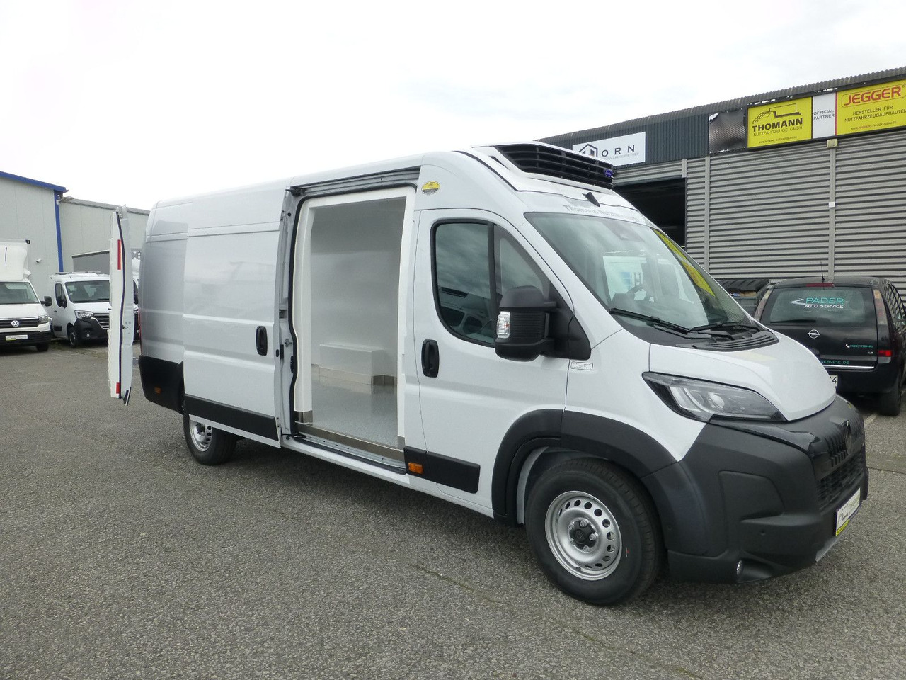 Peugeot Boxer Kühlkastenwagen Carrier Xarios 300 GH Navi - Комбе ладилник: слика 1 Peugeot Boxer Kühlkastenwagen Carrier Xarios 300 GH Navi - Комбе ладилник: слика 1