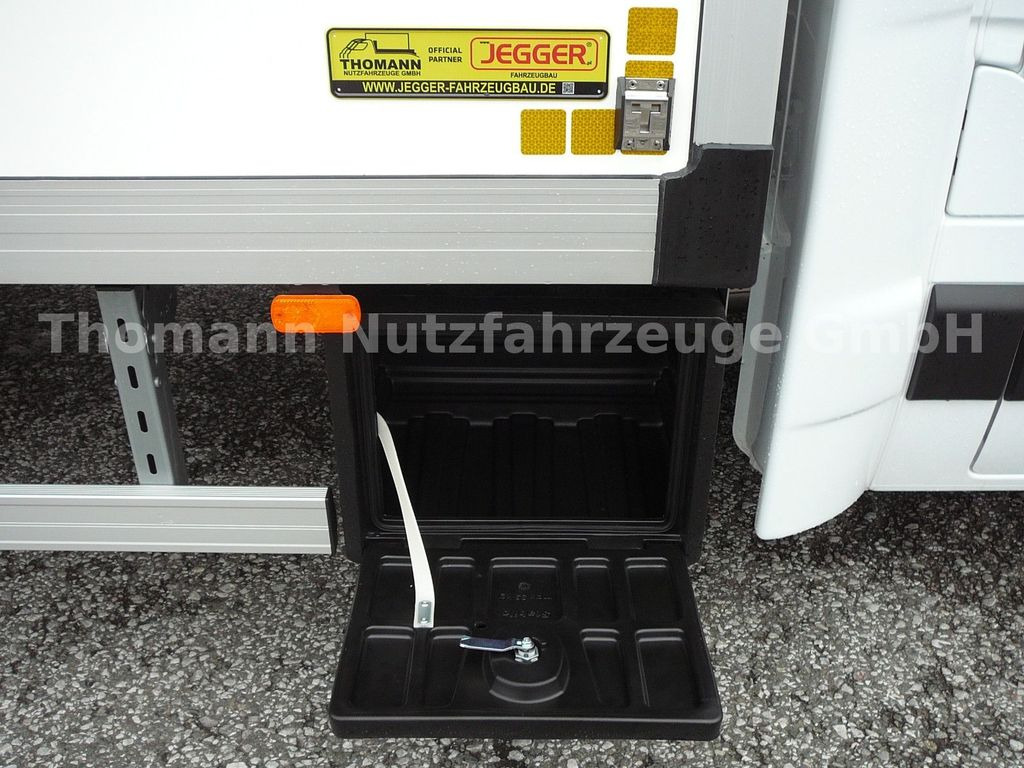 Нов Комбе фургон Renault Master Koffer/Plane + LBW Klima Premium Renault Master Koffer/Plane + LBW Klima Premium: слика 23 Нов Комбе фургон Renault Master Koffer/Plane + LBW Klima Premium Renault Master Koffer/Plane + LBW Klima Premium: слика 23