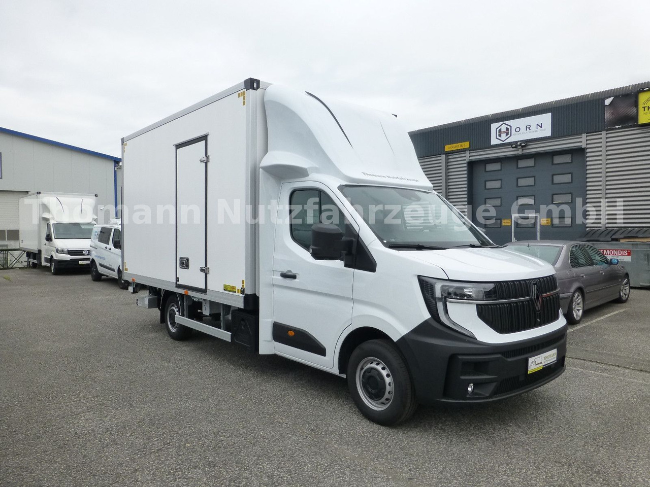 Renault NEW Master 2025 Koffer mit BÄR Ladebordwand - Комбе фургон: слика 1 Renault NEW Master 2025 Koffer mit BÄR Ladebordwand - Комбе фургон: слика 1