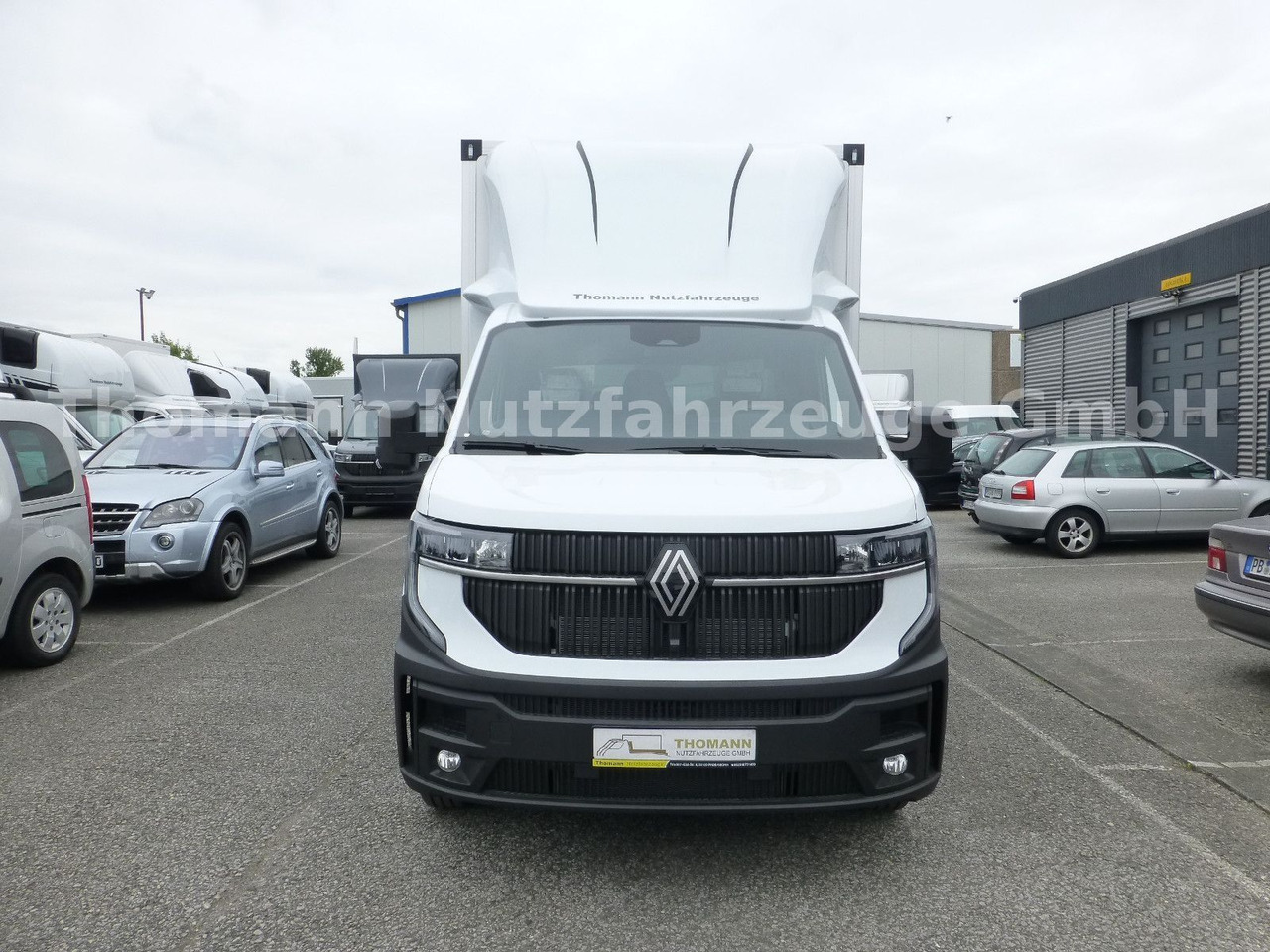Renault NEW Master 2025 Koffer mit BÄR Ladebordwand - Комбе фургон: слика 3 Renault NEW Master 2025 Koffer mit BÄR Ladebordwand - Комбе фургон: слика 3
