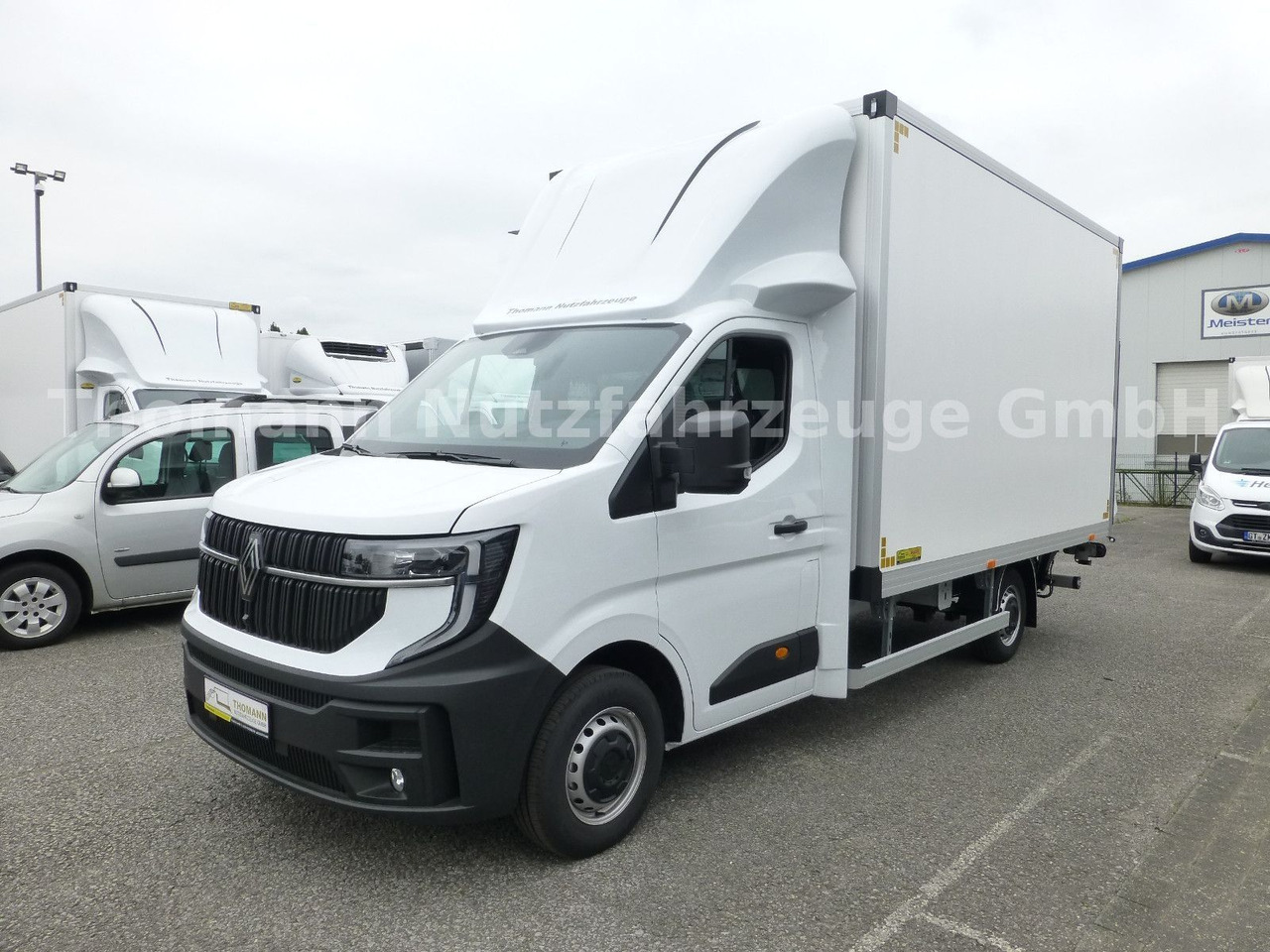 Renault NEW Master 2025 Koffer mit BÄR Ladebordwand - Комбе фургон: слика 2 Renault NEW Master 2025 Koffer mit BÄR Ladebordwand - Комбе фургон: слика 2
