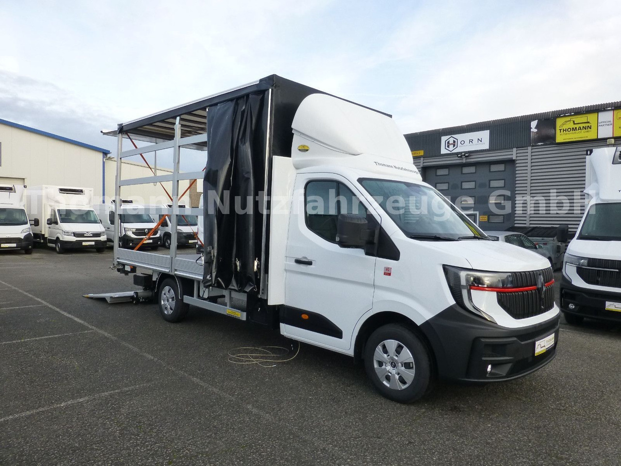 Renault NEW Master Pritsche Plane BÄR Ladebordwand - Комбе со церада: слика 1 Renault NEW Master Pritsche Plane BÄR Ladebordwand - Комбе со церада: слика 1