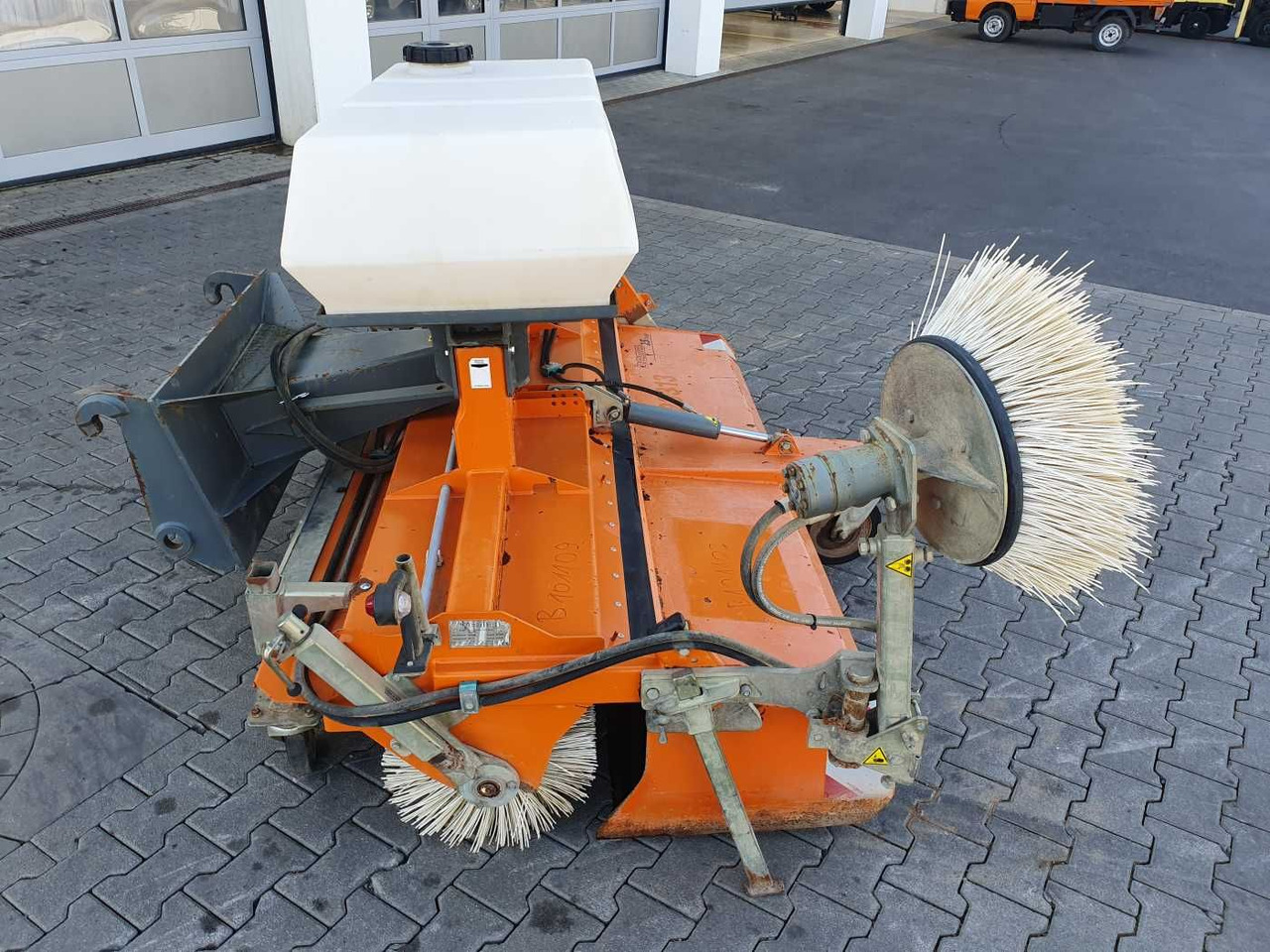 Bema 25 Dual Kehrmaschine / 2.050 mm / 2020 - Метла: слика 3 Bema 25 Dual Kehrmaschine / 2.050 mm / 2020 - Метла: слика 3