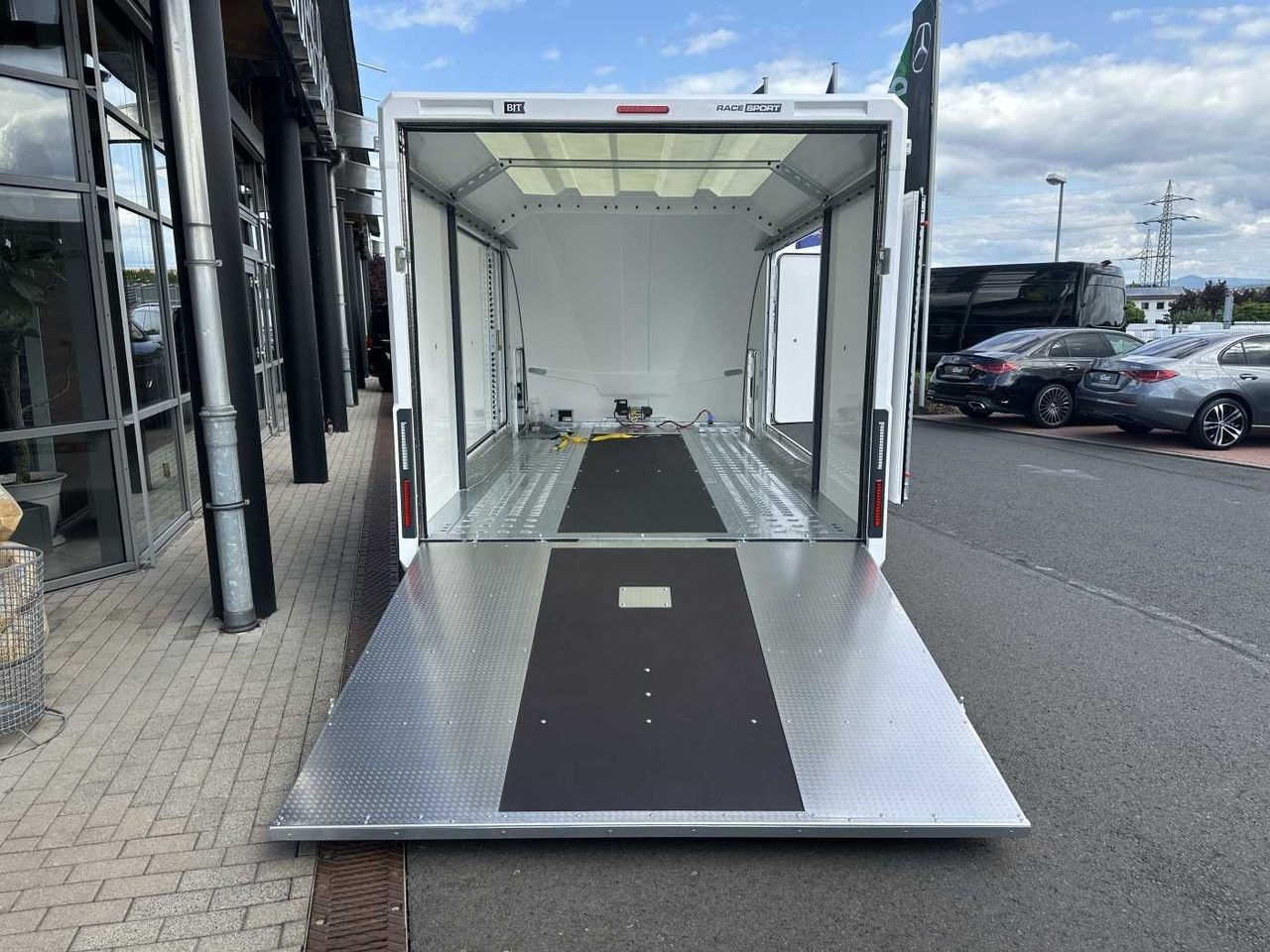 Brian James Race Sport Länge: 5,03 m / 3.000 kg - Автотранспортна приколка: слика 5 Brian James Race Sport Länge: 5,03 m / 3.000 kg - Автотранспортна приколка: слика 5