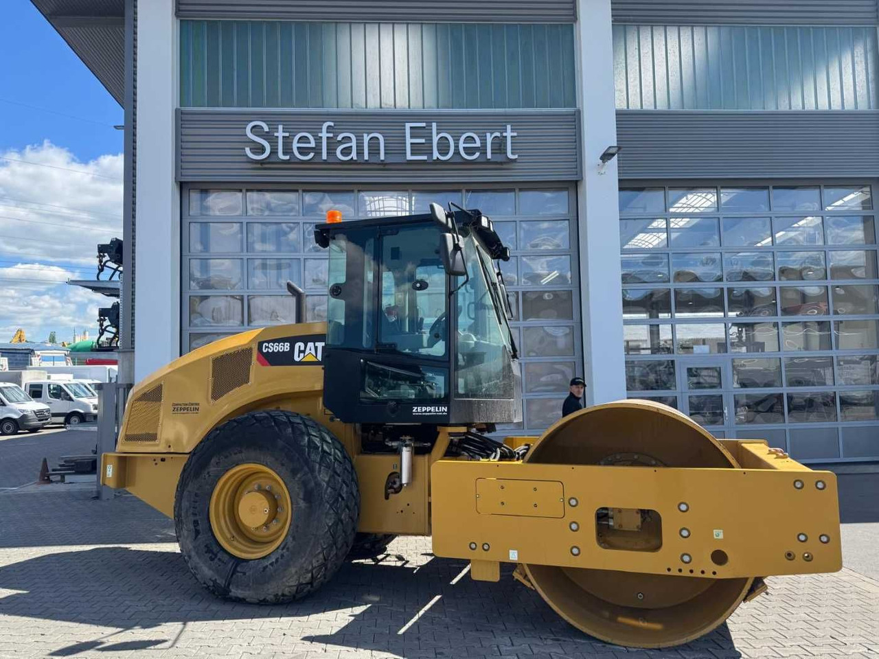 CAT CS66B / 2017 / nur 83h! / Klima / neuwertig! - Компактор: слика 1 CAT CS66B / 2017 / nur 83h! / Klima / neuwertig! - Компактор: слика 1