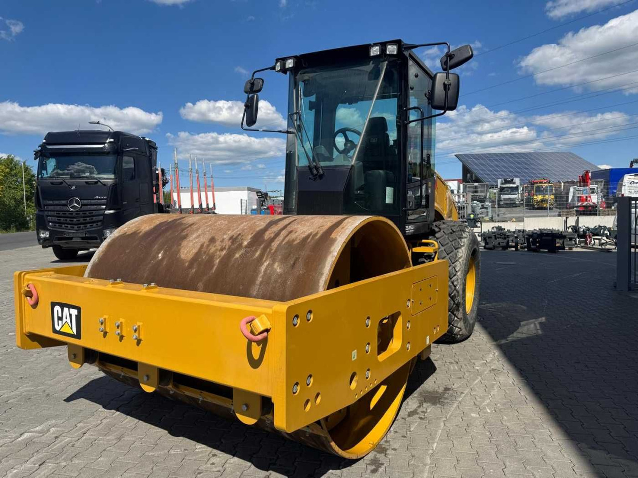 CAT CS66B / 2017 / nur 83h! / Klima / neuwertig! - Компактор: слика 4 CAT CS66B / 2017 / nur 83h! / Klima / neuwertig! - Компактор: слика 4