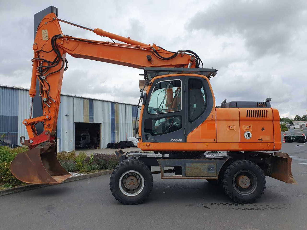 Doosan DX190W / 2008 / 12.349h / 1x Tieflöffel - Багер на тркала: слика 3 Doosan DX190W / 2008 / 12.349h / 1x Tieflöffel - Багер на тркала: слика 3