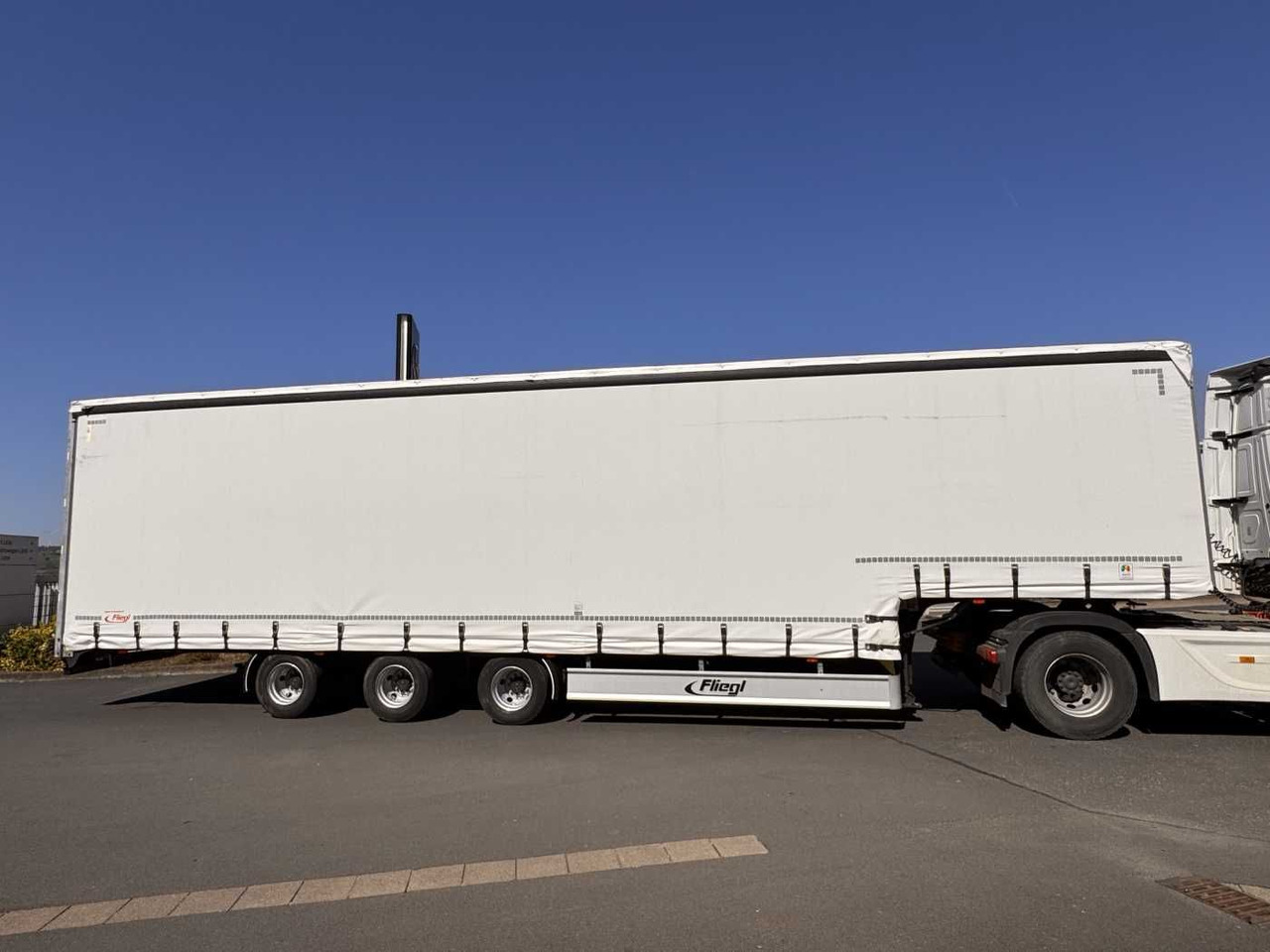 Fliegl SDS 350 Schiebeplane+Verdeck XL SAF 20.900Km - Полуприколка со церада: слика 3 Fliegl SDS 350 Schiebeplane+Verdeck XL SAF 20.900Km - Полуприколка со церада: слика 3