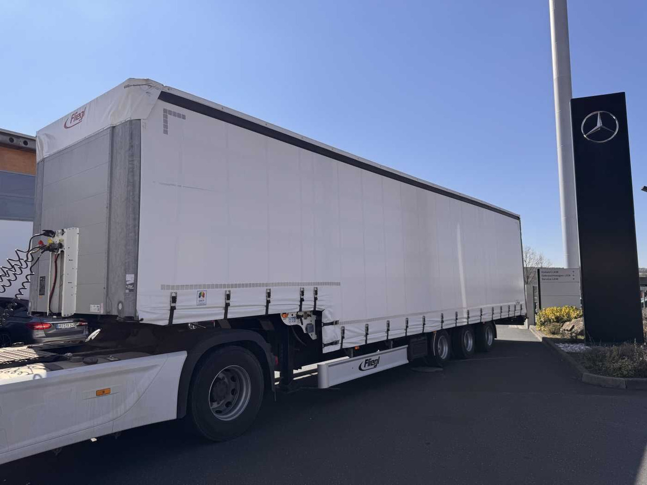 Fliegl SDS 350 Schiebeplane+Verdeck XL SAF 20.900Km - Полуприколка за низок утовар: слика 1 Fliegl SDS 350 Schiebeplane+Verdeck XL SAF 20.900Km - Полуприколка за низок утовар: слика 1