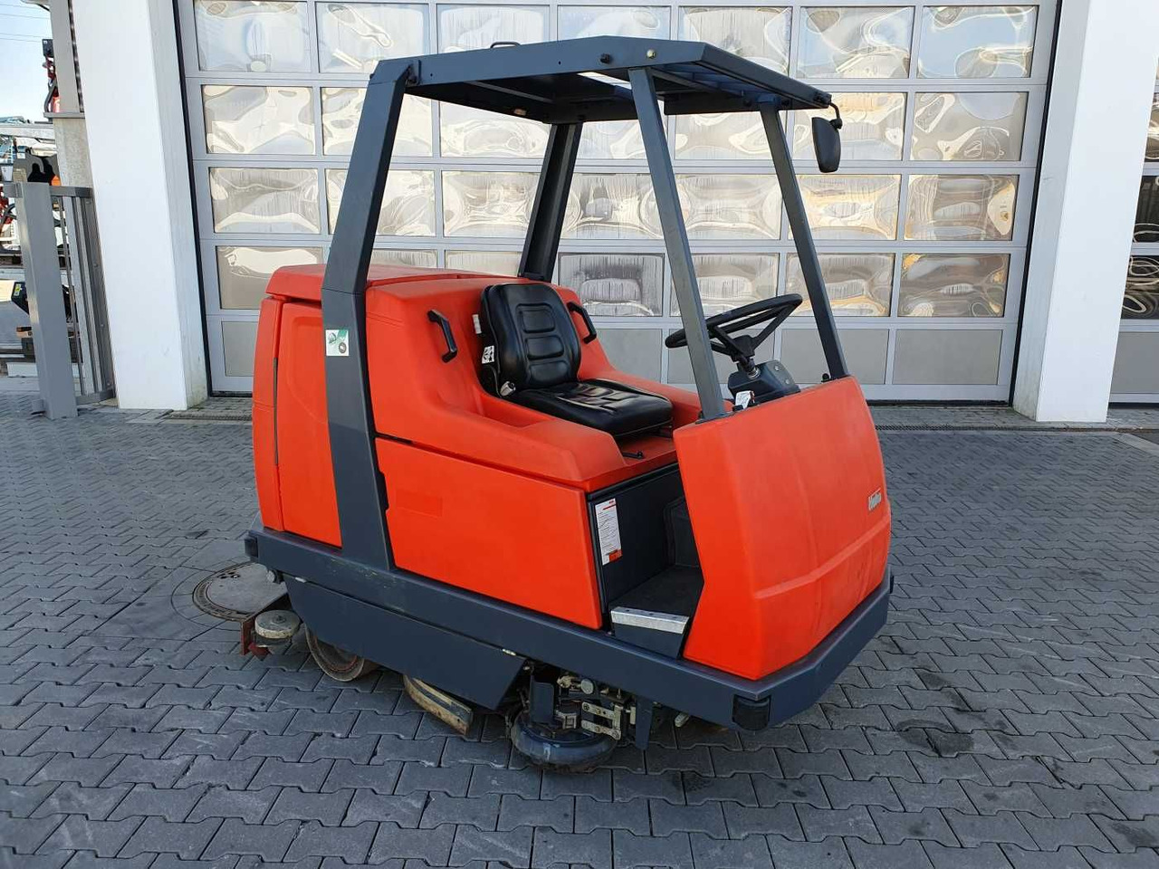 Hakomatic B 1100 / nur 704h! / 2006 - Машина за чистење подови: слика 2 Hakomatic B 1100 / nur 704h! / 2006 - Машина за чистење подови: слика 2