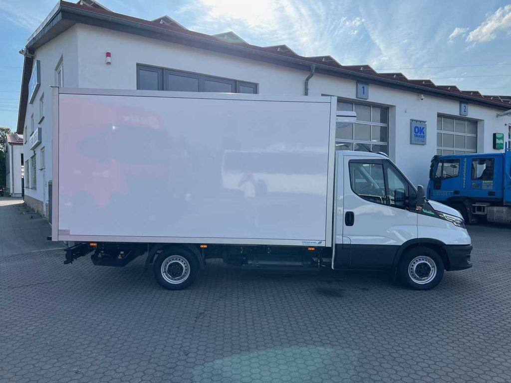 Iveco 35S14 A8 CNG Koffer *3-Sitze*Klima*Automatik* Iveco 35S14 A8 CNG Koffer *3-Sitze*Klima*Automatik* - Комбе ладилник: слика 3 Iveco 35S14 A8 CNG Koffer *3-Sitze*Klima*Automatik* Iveco 35S14 A8 CNG Koffer *3-Sitze*Klima*Automatik* - Комбе ладилник: слика 3