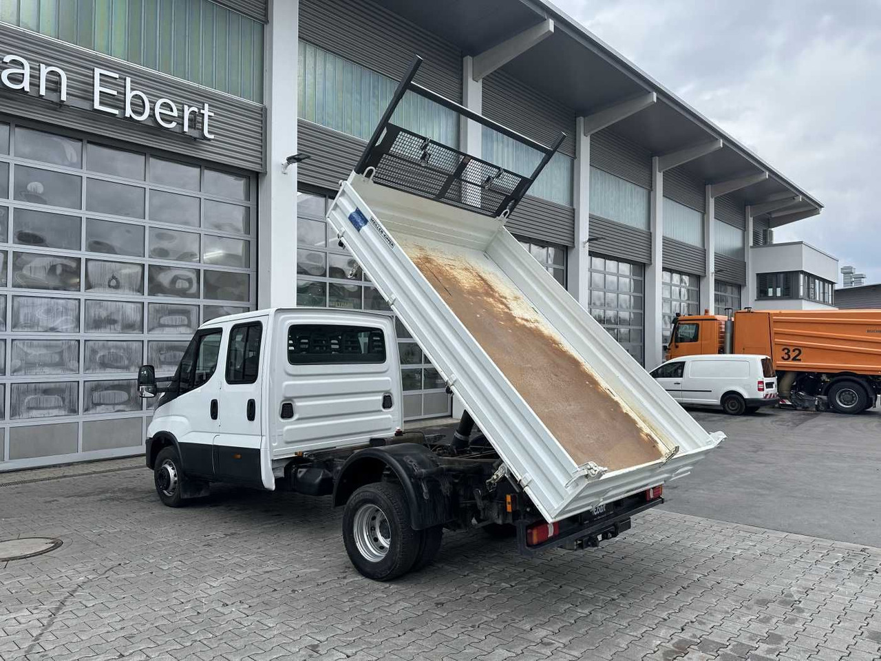 Iveco 70C18H 3-S.Kipper *R.3750mm*7Sitze*AHK* - Комби кипер: слика 3 Iveco 70C18H 3-S.Kipper *R.3750mm*7Sitze*AHK* - Комби кипер: слика 3