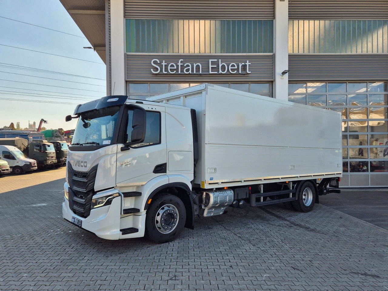 Iveco AT190S40/FP Böse Schwenkwand LBW AHK - Камион сандучар: слика 3 Iveco AT190S40/FP Böse Schwenkwand LBW AHK - Камион сандучар: слика 3