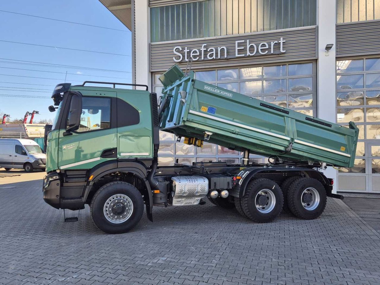 Iveco AT300X48Z HR OFF 6x6 Meiller-Kipper + Bordmatik - Кипер: слика 2 Iveco AT300X48Z HR OFF 6x6 Meiller-Kipper + Bordmatik - Кипер: слика 2