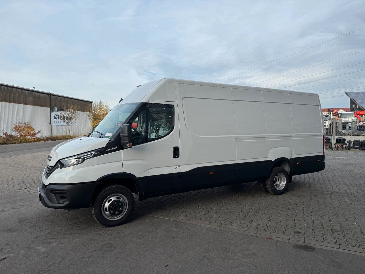 Iveco Daily 35C21 HA8 *R4.100mm*AHK*LED*Automatik* - Товарно комбе: слика 4 Iveco Daily 35C21 HA8 *R4.100mm*AHK*LED*Automatik* - Товарно комбе: слика 4