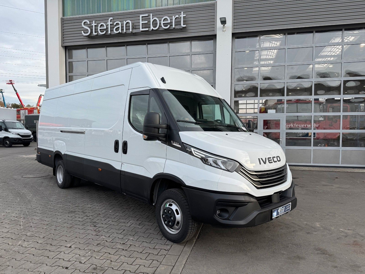 Iveco Daily 35C21 HA8 *R4.100mm*AHK*LED*Automatik* - Товарно комбе: слика 1 Iveco Daily 35C21 HA8 *R4.100mm*AHK*LED*Automatik* - Товарно комбе: слика 1