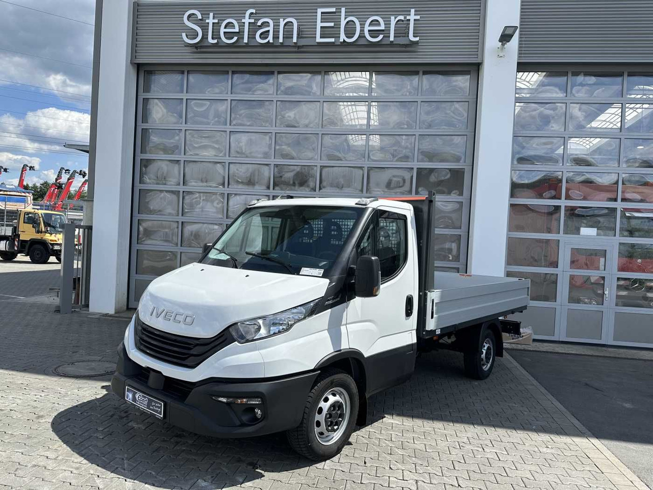 Iveco Daily 35S16 A8 Pritsche *R3.450mm*AHK*Automatik* - Комбе со отворен сандак: слика 1 Iveco Daily 35S16 A8 Pritsche *R3.450mm*AHK*Automatik* - Комбе со отворен сандак: слика 1