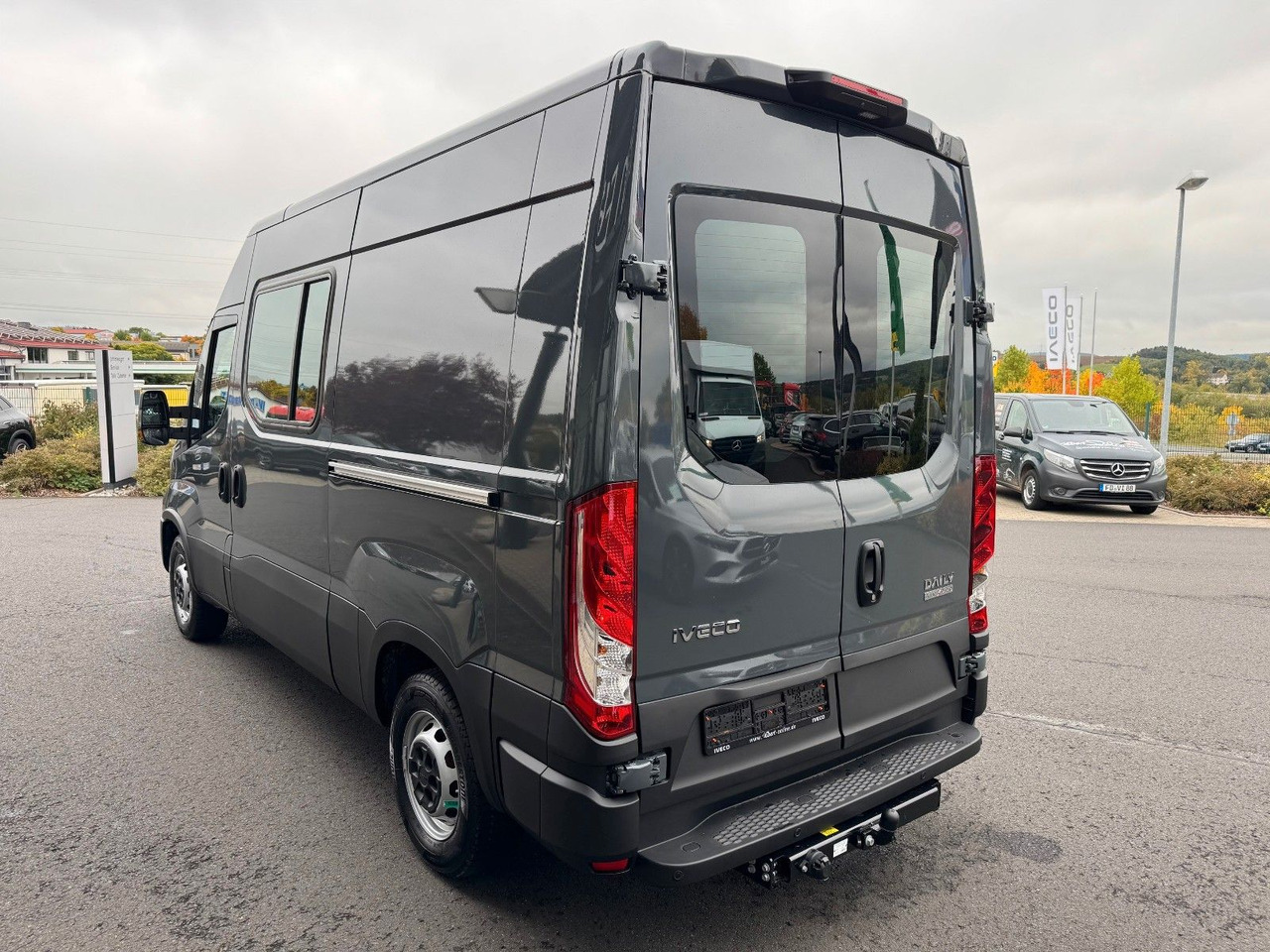 Iveco Daily 35S18HA8 3.0L *R3.520mm*AHK*2xSchiebetür* - Товарно комбе: слика 5 Iveco Daily 35S18HA8 3.0L *R3.520mm*AHK*2xSchiebetür* - Товарно комбе: слика 5