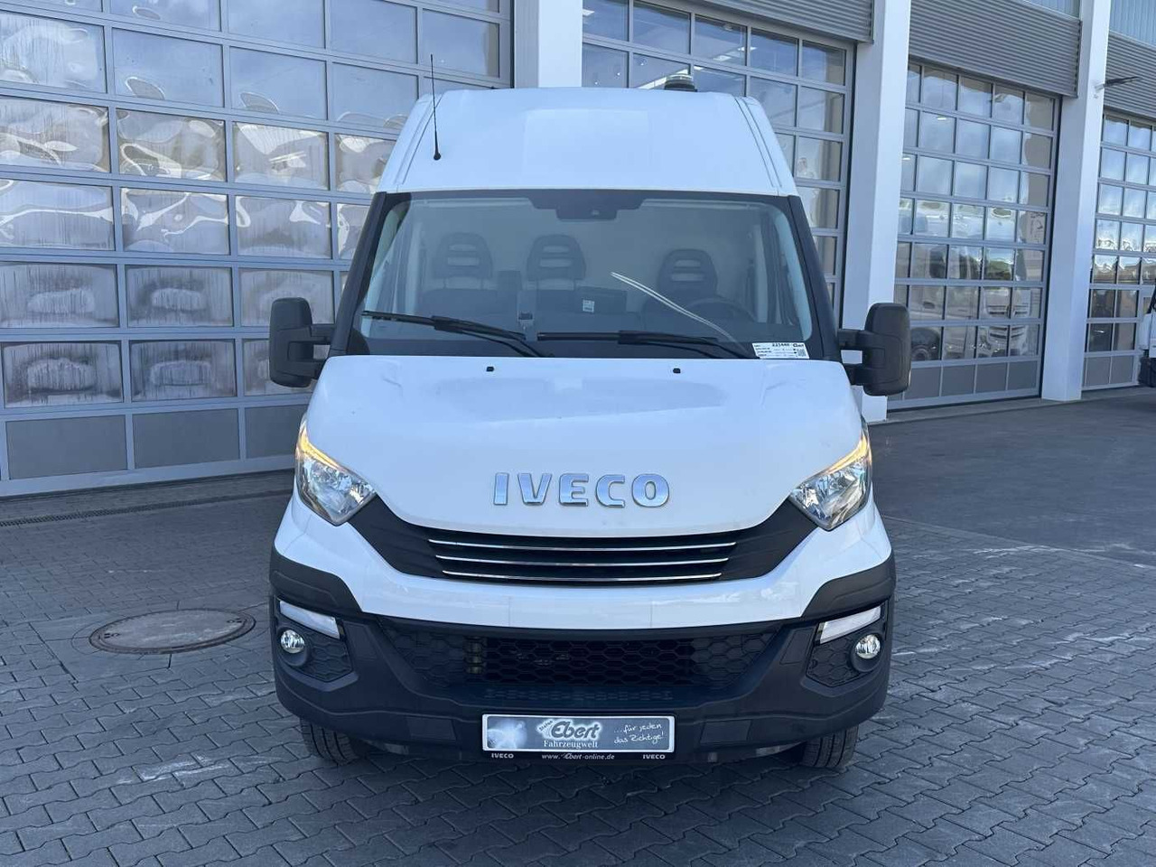 Iveco Daily 50C16 R4.100mm *AHK*Automatik*Ladekran* - Товарно комбе: слика 2 Iveco Daily 50C16 R4.100mm *AHK*Automatik*Ladekran* - Товарно комбе: слика 2