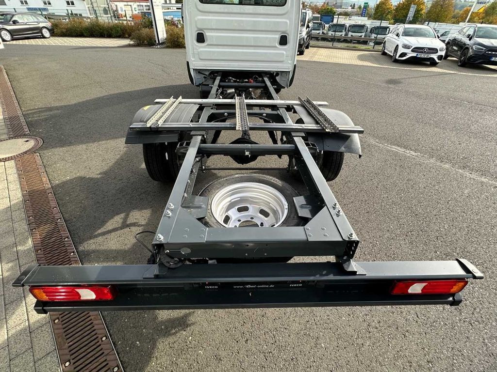 Iveco Daily 50C18 3.0L *R3750mm*Navi*Klima* 3x - Камион со кабинска шасија: слика 5 Iveco Daily 50C18 3.0L *R3750mm*Navi*Klima* 3x - Камион со кабинска шасија: слика 5