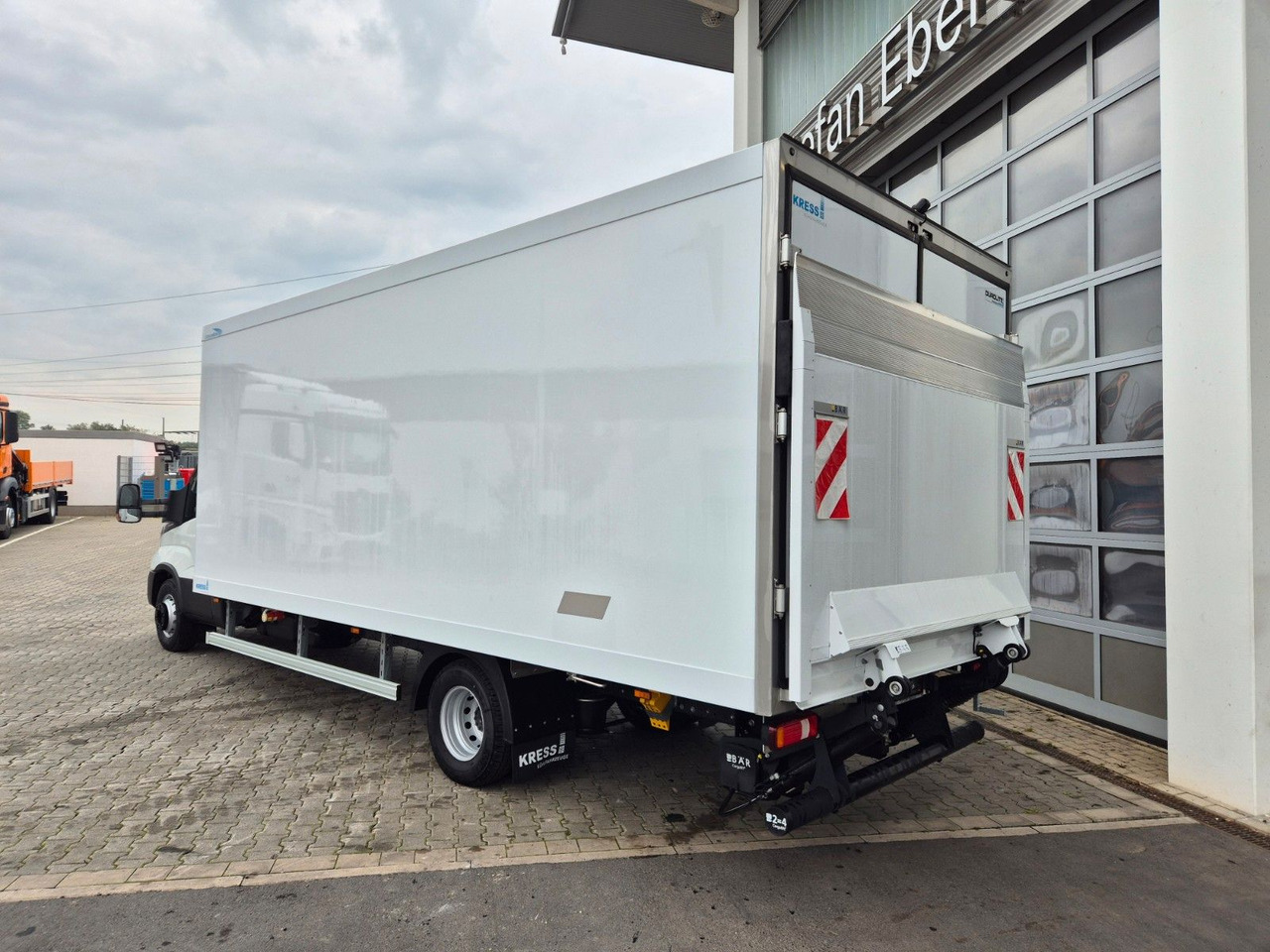 Iveco Daily 70C18 A8 3.0L *R5.100mm*LBW*Luft*Automatik - Комбе ладилник: слика 5 Iveco Daily 70C18 A8 3.0L *R5.100mm*LBW*Luft*Automatik - Комбе ладилник: слика 5