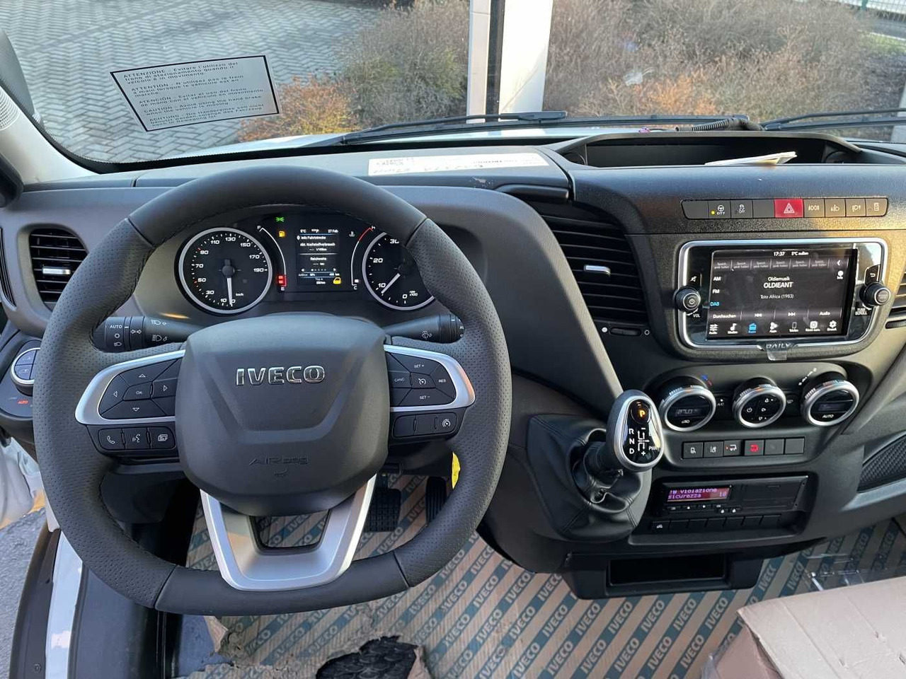 Нов Комбе фургон Iveco Daily 70C18 HA8 *LBW*Schwenkwandkoffer*: слика 12