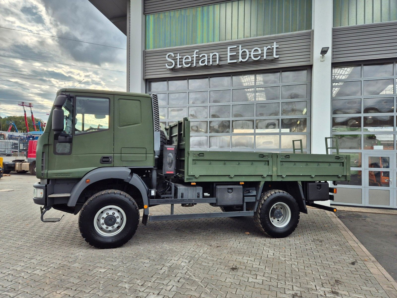 Iveco Eurocargo ML100E22WM-BW 4x4 Pritsche L-Haus Bett - Камион со платформа: слика 5 Iveco Eurocargo ML100E22WM-BW 4x4 Pritsche L-Haus Bett - Камион со платформа: слика 5