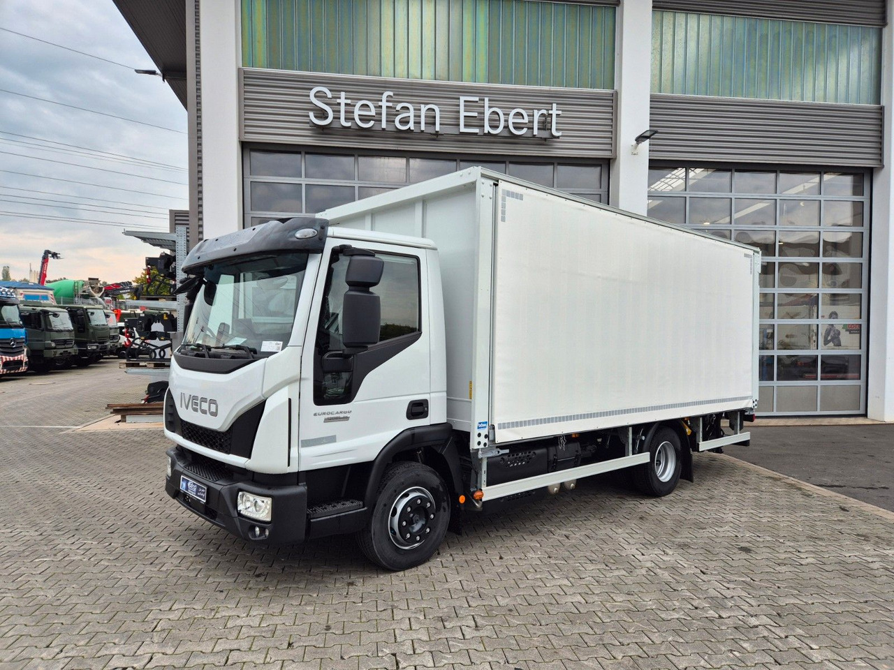 Iveco Eurocargo ML120EL25/P Böse Schiebeplanen LBW AHK - Камион за пијалоци: слика 3 Iveco Eurocargo ML120EL25/P Böse Schiebeplanen LBW AHK - Камион за пијалоци: слика 3