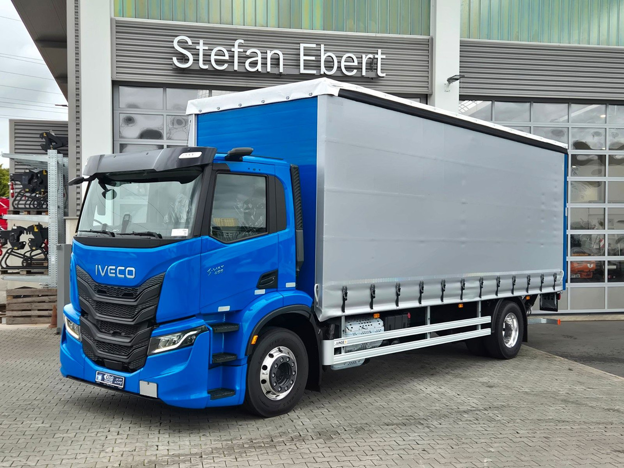 Iveco S-Way AD190S40/P Curtainsider *MirrorCam*LBW* - Камион со церада: слика 1 Iveco S-Way AD190S40/P Curtainsider *MirrorCam*LBW* - Камион со церада: слика 1