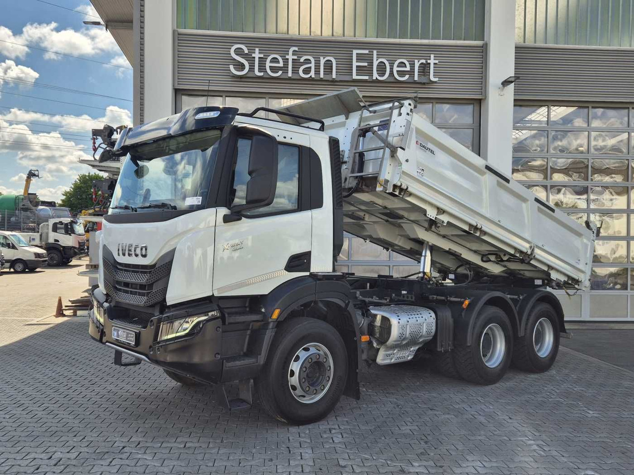 Iveco X-Way AD300X48Z HR 6x4 Intarder Bordmatic Kamera - Кипер: слика 1 Iveco X-Way AD300X48Z HR 6x4 Intarder Bordmatic Kamera - Кипер: слика 1