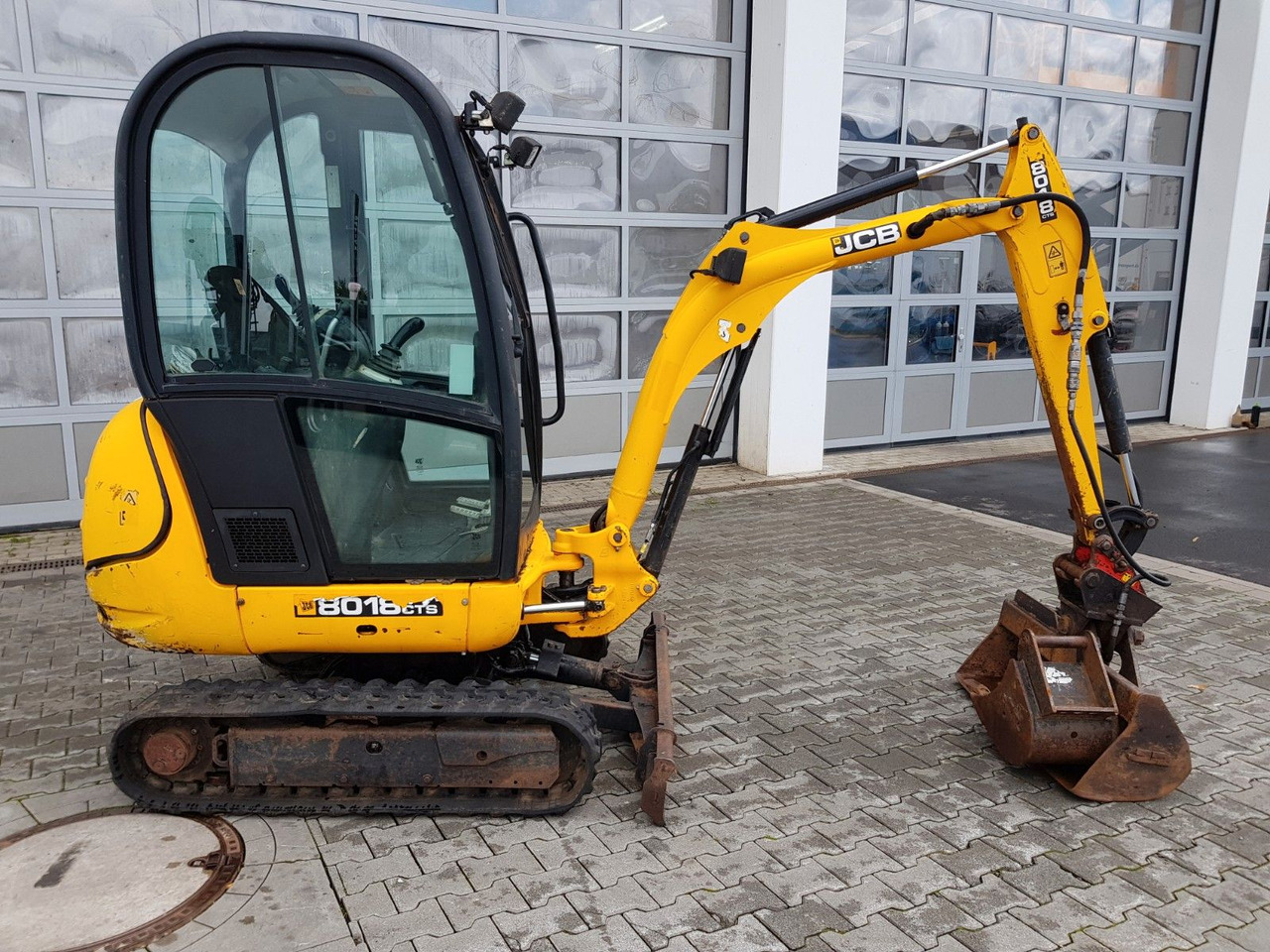 JCB 8018 / 3.420h / hydrl. Grabenräumer / Tieflöffel - Мини багер: слика 2 JCB 8018 / 3.420h / hydrl. Grabenräumer / Tieflöffel - Мини багер: слика 2