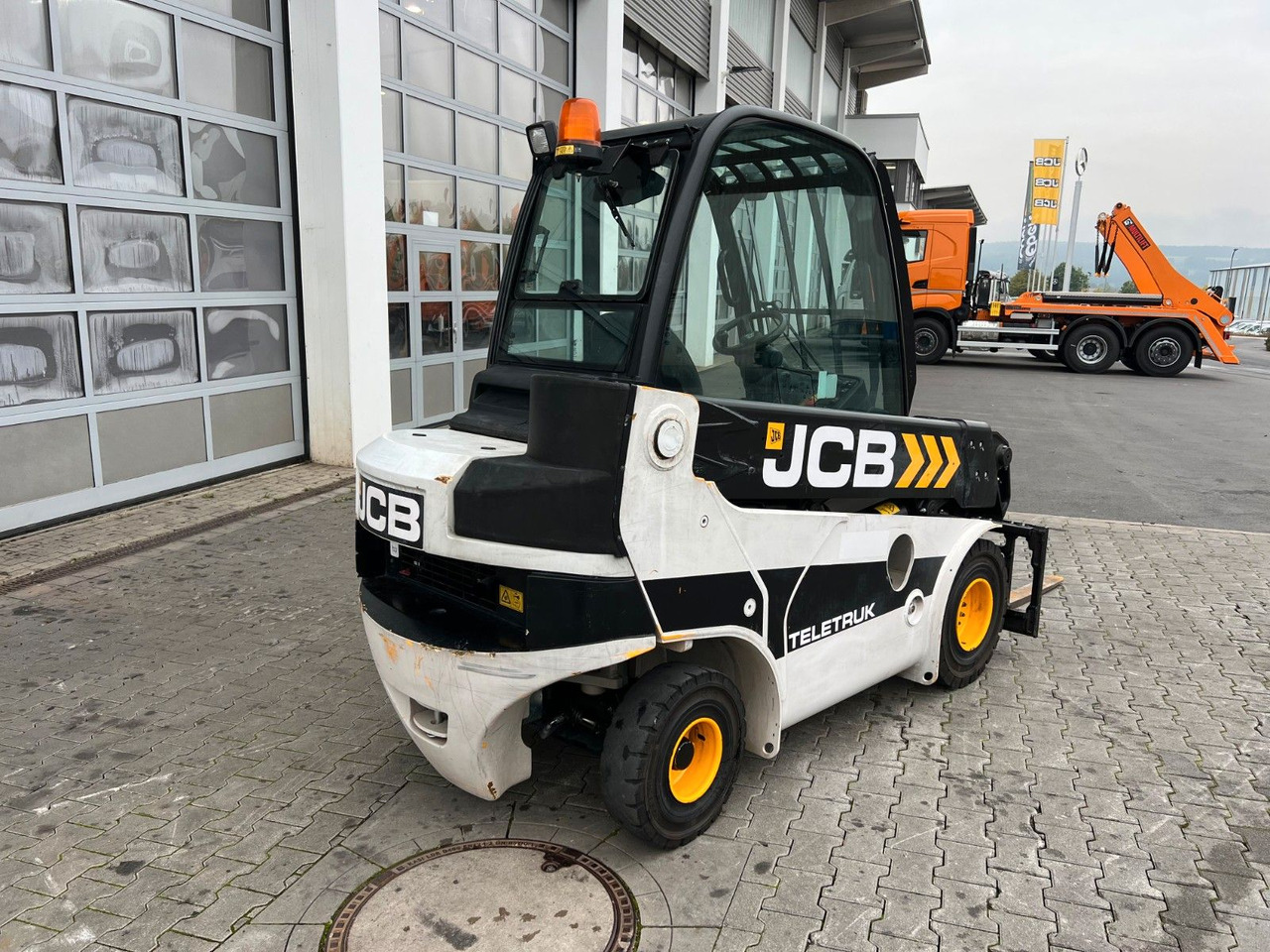 JCB TLT 30D 2WD / nur 1.948h! - Телескопски ракувач: слика 4 JCB TLT 30D 2WD / nur 1.948h! - Телескопски ракувач: слика 4